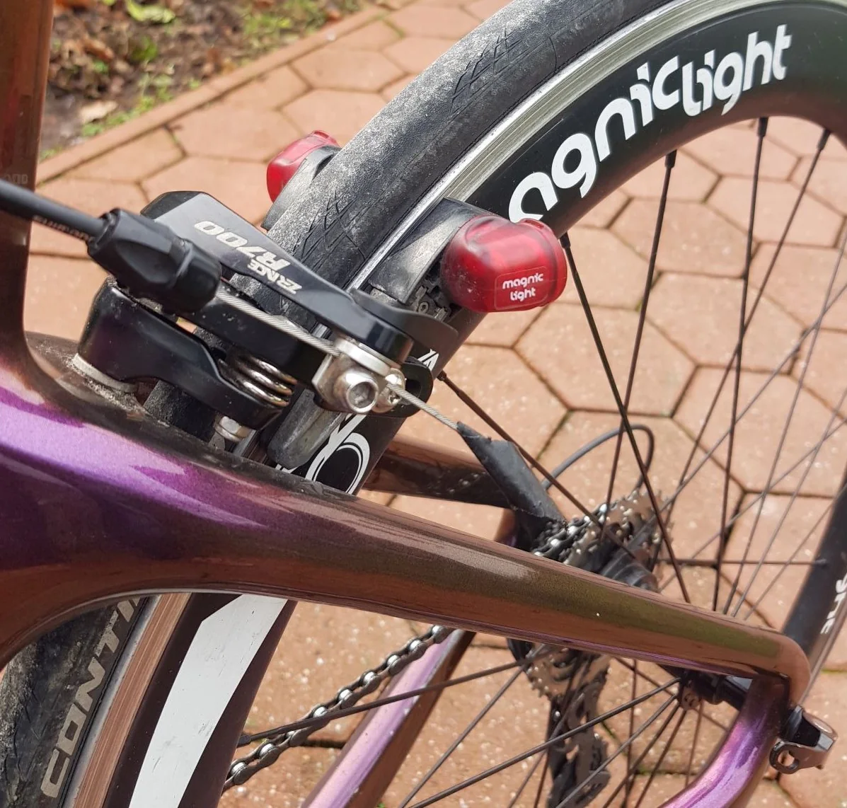 Light without rim contact